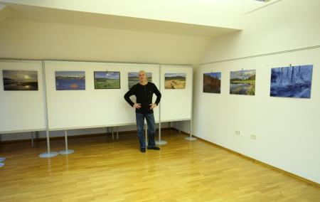 TINE ŠUBIC POSTAVITEV RAZSTAVE 03 FOTO LJUBO VUKELIČ